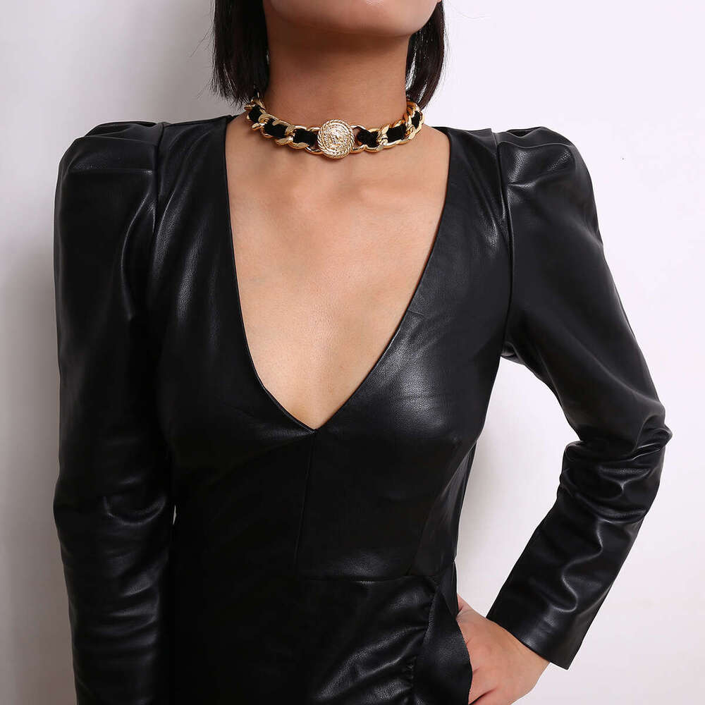 Jewelry punk geometric hang tag single layer for women's personality chain plush fabric exaggerated necklace