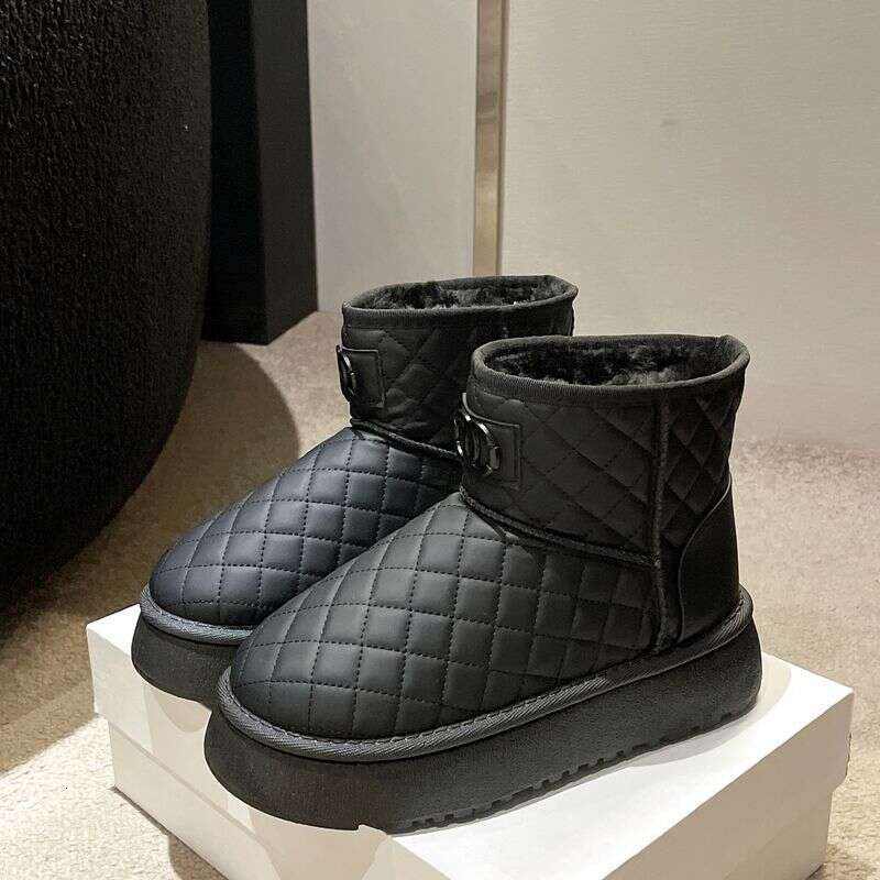 Plush And Thick Fur Integrated Snow Boots, Waterproof Bread Short Tube Cotton Boots