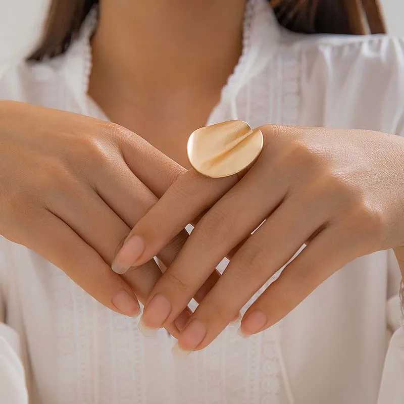Exaggerated Metal Big Pleated Cuff Rings for Wen Vintage Gold Color Irregar Open Adjustable Finger Rings Jewelry 2024 Party X250220