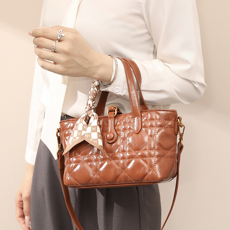 Chic Commute-Friendly Tote with Elegant Quilting Design Versatile Carry Options
