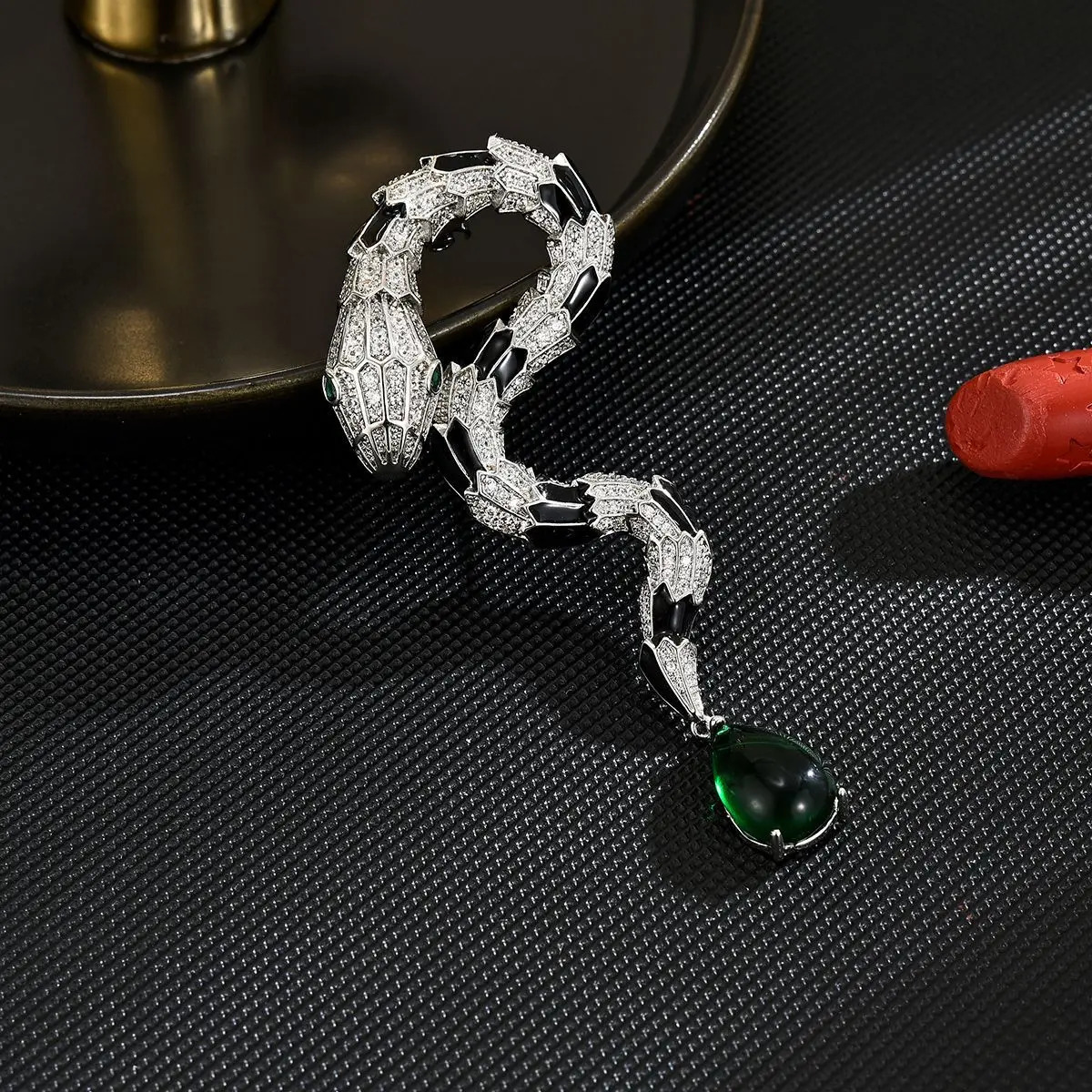 Vintage Animal Brooches Gorgeous Snake Brooch with Natural Agate for Women Men Jewelry Gift 250220