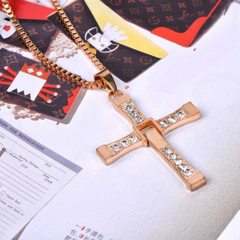 The Fast And The Furious Cross Pendant Necklace Celebrity Dominic Toretto Crystal Cross Necklaces Jewelry For Men GiftsXJ250219