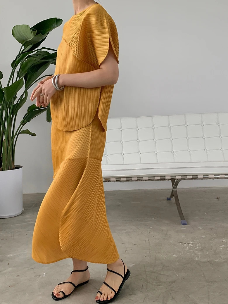 Miyake Pleats Arc Irregular Two Piece Sets Pleated Skirts Short Sleeved Top Women Summer Fashion Causal Suits 250220