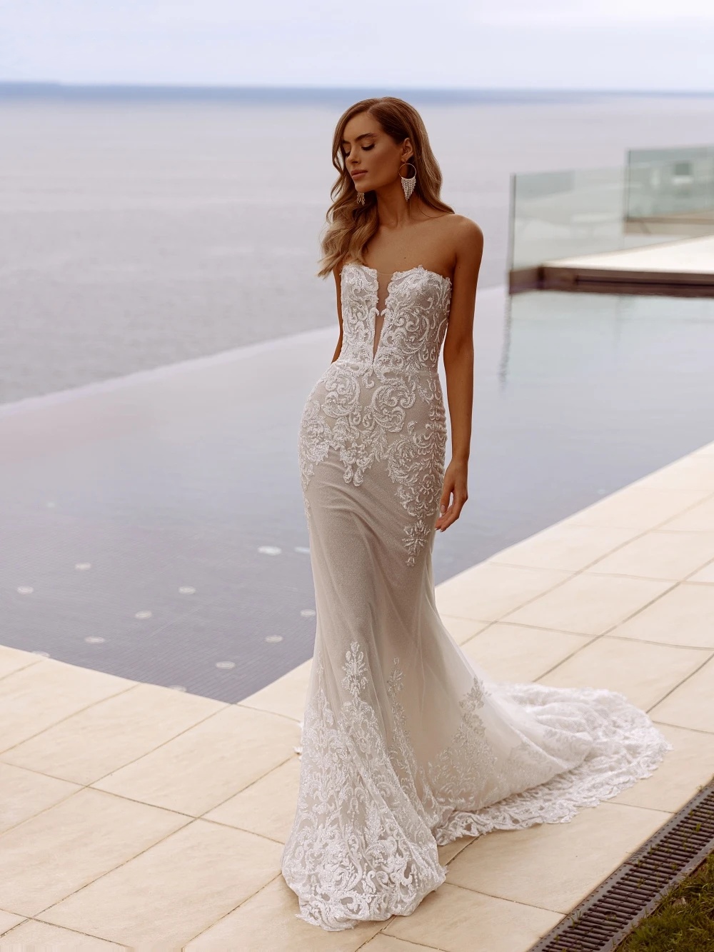 Simple Mermaid Wedding Dress Strapless Sleeveless Bridal Gowns Appliques Backless Sweep Train Dresses Custom Made vestidos de novia