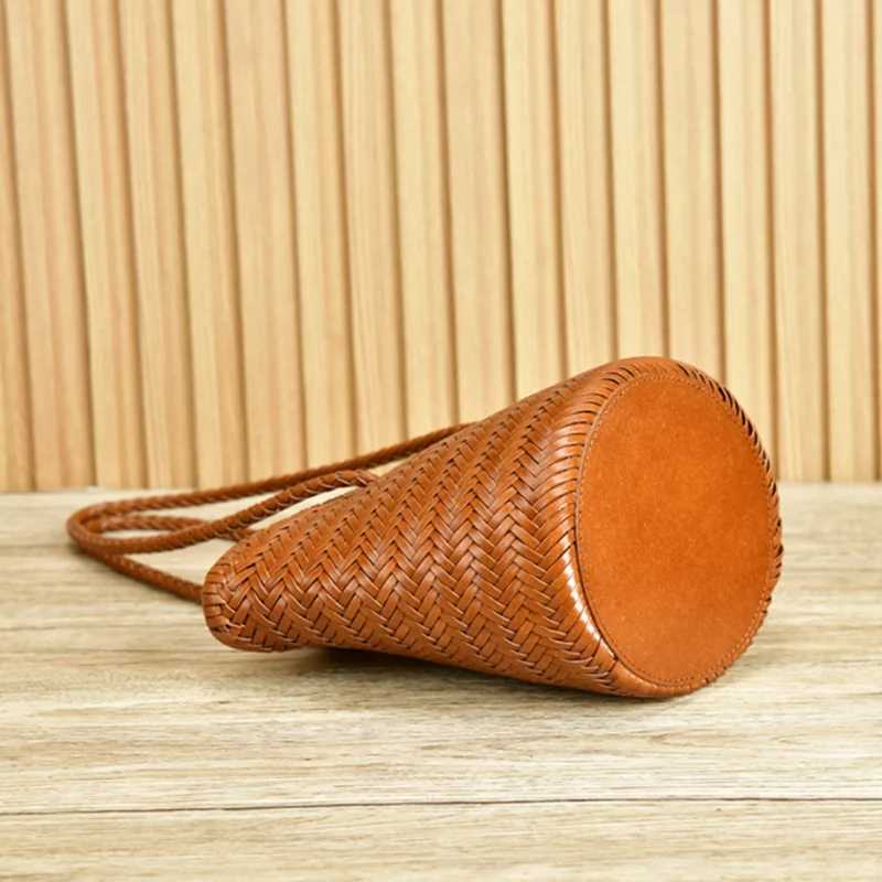 Head Layer cowhide Braided One Shoulder bucket Bag Vintage leather Handmade Vegetable Basket Bag Travel Beach Tote Bag Z250219