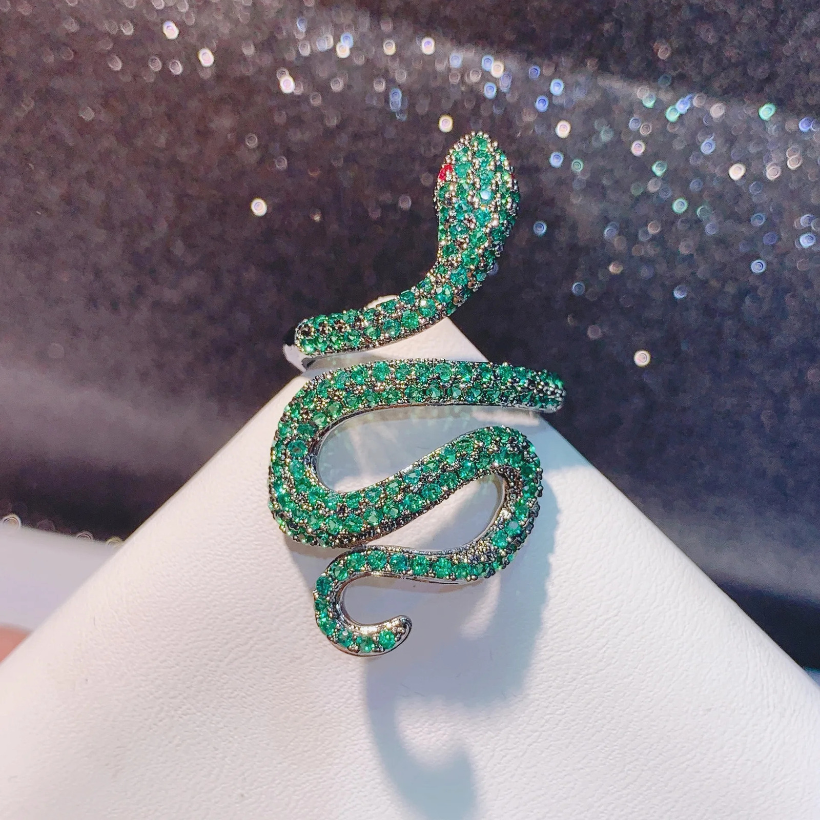 Fashion Adjustment Green Snake Ring for Women 250220