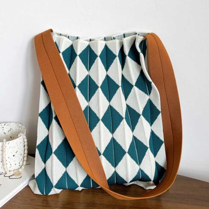 Large Capacity Women Handbag 2024 New Wrinkle Design Women Bag Fashion Folding Contrast Knitted Shoulder Bag Summer Beach Bag Z250219