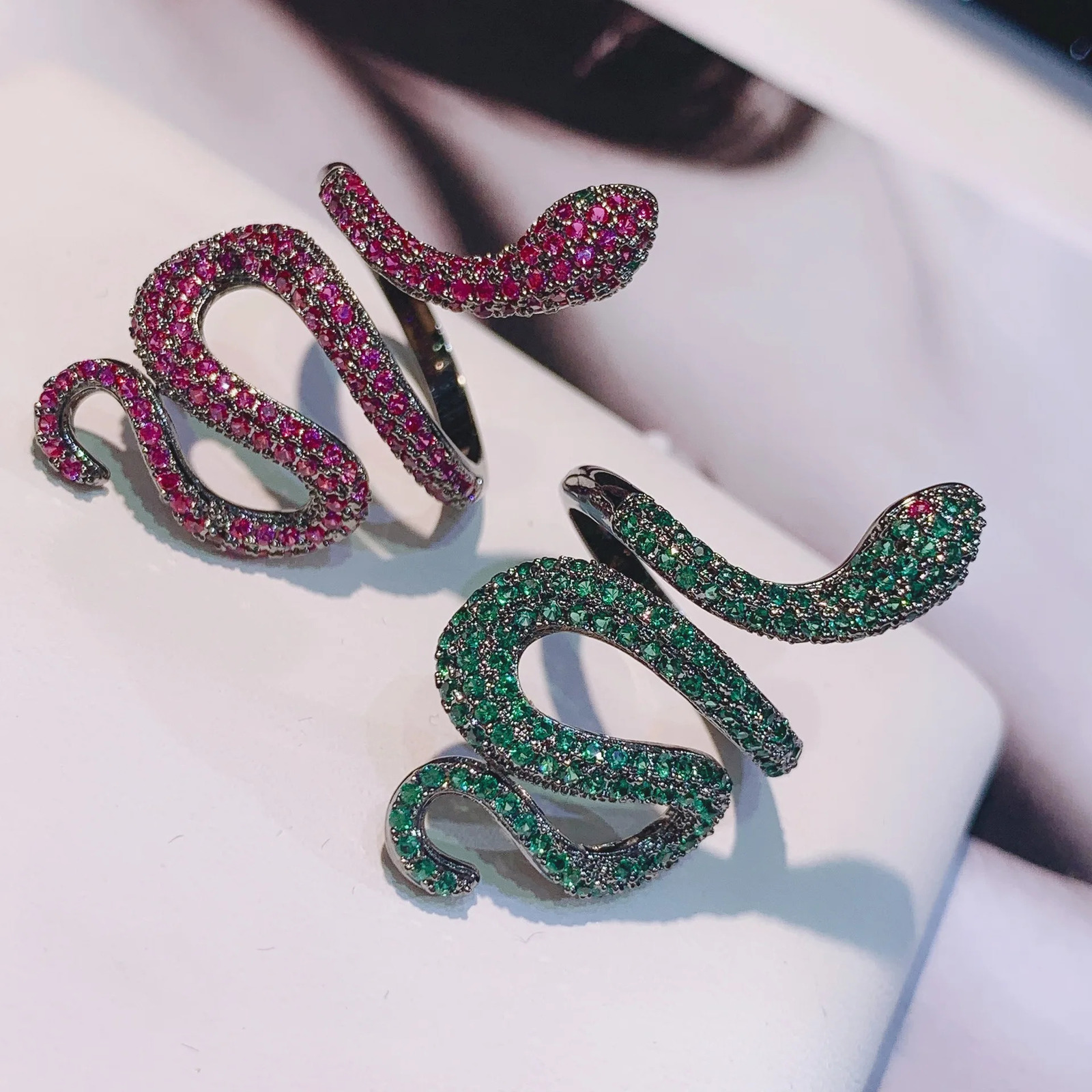 Fashion Adjustment Green Snake Ring for Women 250220
