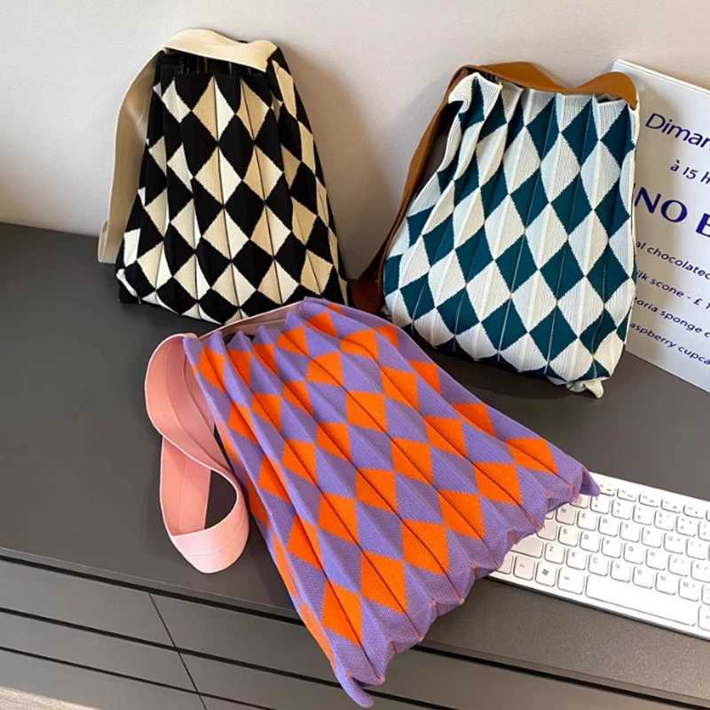 Large Capacity Women Handbag 2024 New Wrinkle Design Women Bag Fashion Folding Contrast Knitted Shoulder Bag Summer Beach Bag Z250219