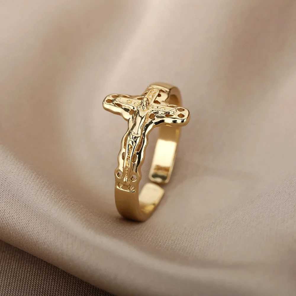 Vintage Jesus Cross Rings For Wen Men Gold Color Stainless Steel Jesus Cross Adjustable Ring Religious Party Jewelry Gift X2502201