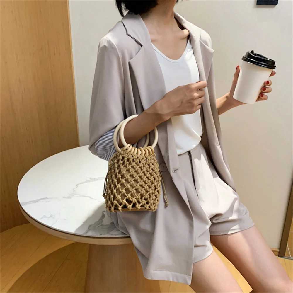 New Summer Straw Woven Beach Bag Rattan Ladies Purses Handbag Wrist Pack Women Handle Female Bucket Tote Bags Knit Travel Bags Z250219