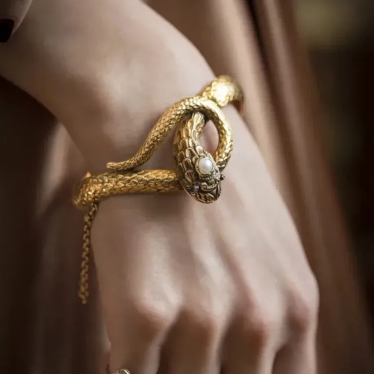 Medieval Cleopatra Pet Spirit Snake Bracelet Vintage High Appearance Temperature Bracelet High Sensation Bracelet 250220