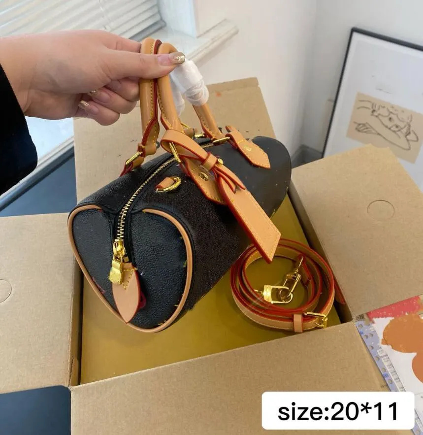 Shoulder Bags Designer Mini Nano 20cm Shoulder Bag heart-shaped Women Leather Crossbody Luxury Brand Tote Purse Brown multicolour Handbag