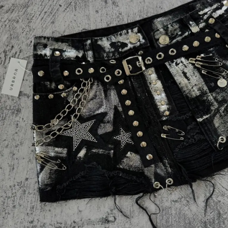 Y2k Gothic Shorts Vintage Women Hole Rivet Rhinestones Hip Hop Emo Girl Tassels Anime Pants Sexy Summer Denim Mini Shorts 250219