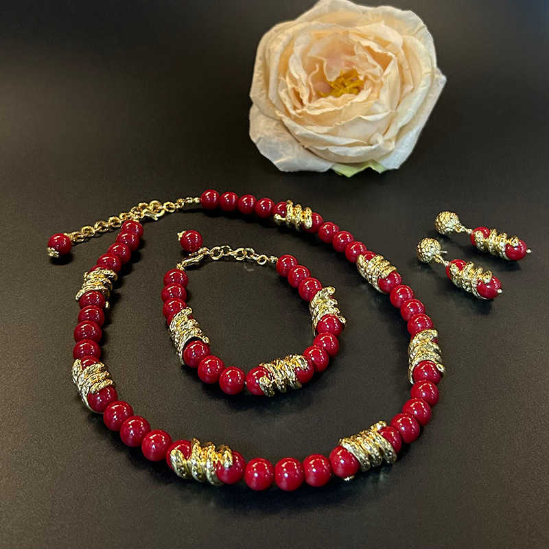 Charm Bracelets Three dimensional red green glass bead temperament bracelet necklace earring set for autumn and winter womens high-end feeling H25220