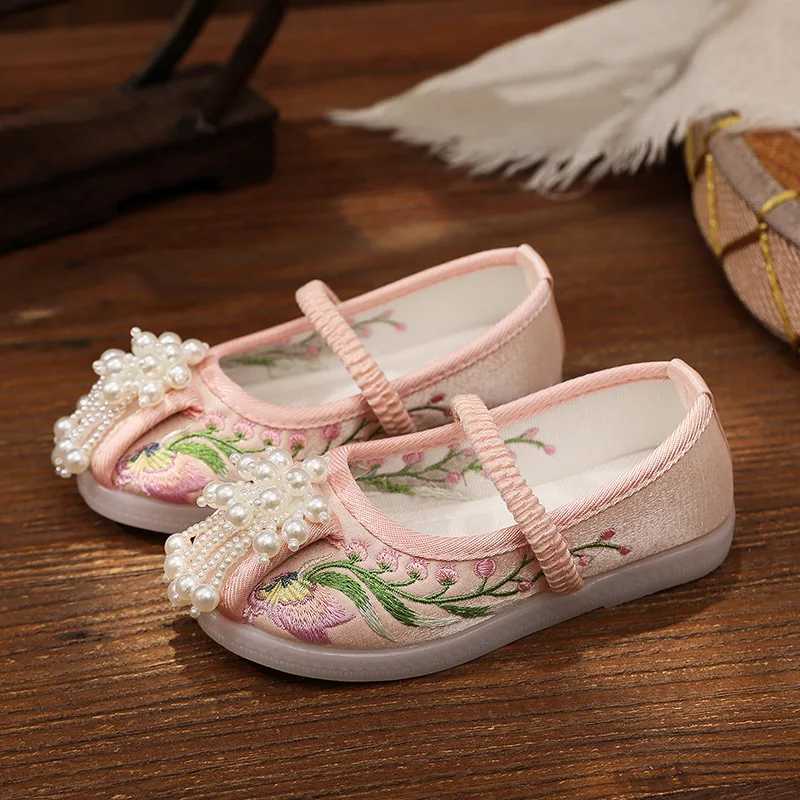 Girls Embroidery Pearl Beaded Shoes Traditional Kids Cloth Shoes Princes Tang Hanfu Ballet Flats For Girls X250220