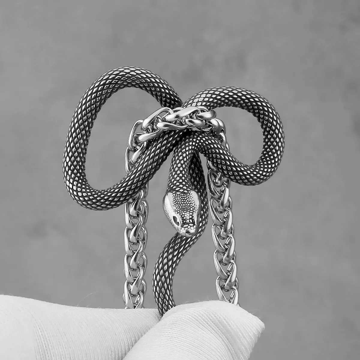 Gothic Snake King Necklace Mens Hip Hop Punk Biker Pendant Necklace Retro Charm Stainl Steel Male JewelryXJ250219
