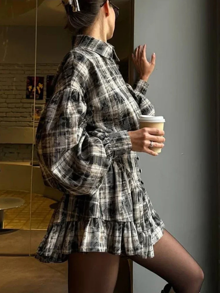 Dark gray casual shirt mini skiing set for women spring and summer with a collar and plain weave shirt complete skiing set for womens fashion set 2502