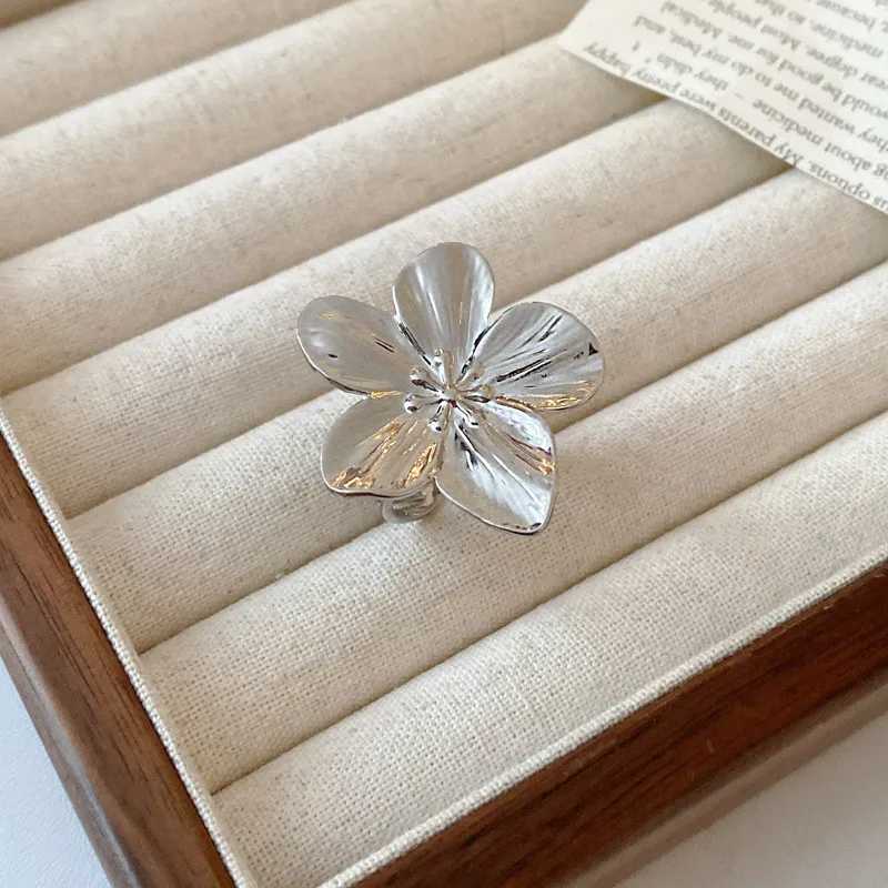 Uworld Waterproof 18K Gold Color Stainless Steel Flower Big Open Ring for Wen Trendy Fashion Party Summer Statement Jewelry X250220