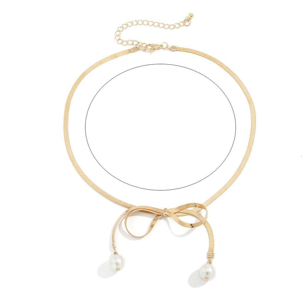 A niche cold metal snake bone with bow and collarbone chain resembg a pearl temperament letter pendant necklace