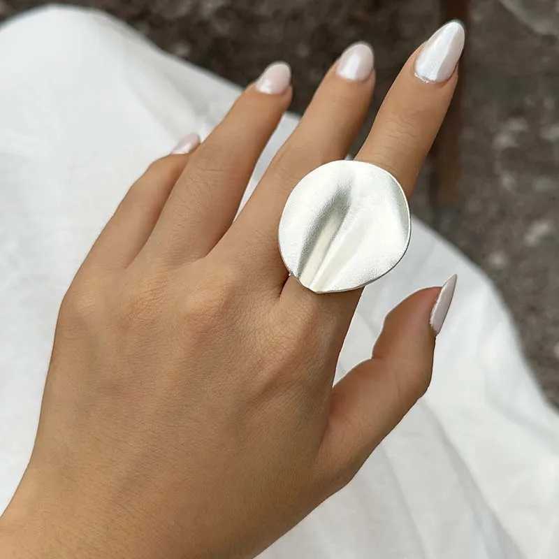 Exaggerated Metal Big Pleated Cuff Rings for Wen Vintage Gold Color Irregar Open Adjustable Finger Rings Jewelry 2024 Party X250220