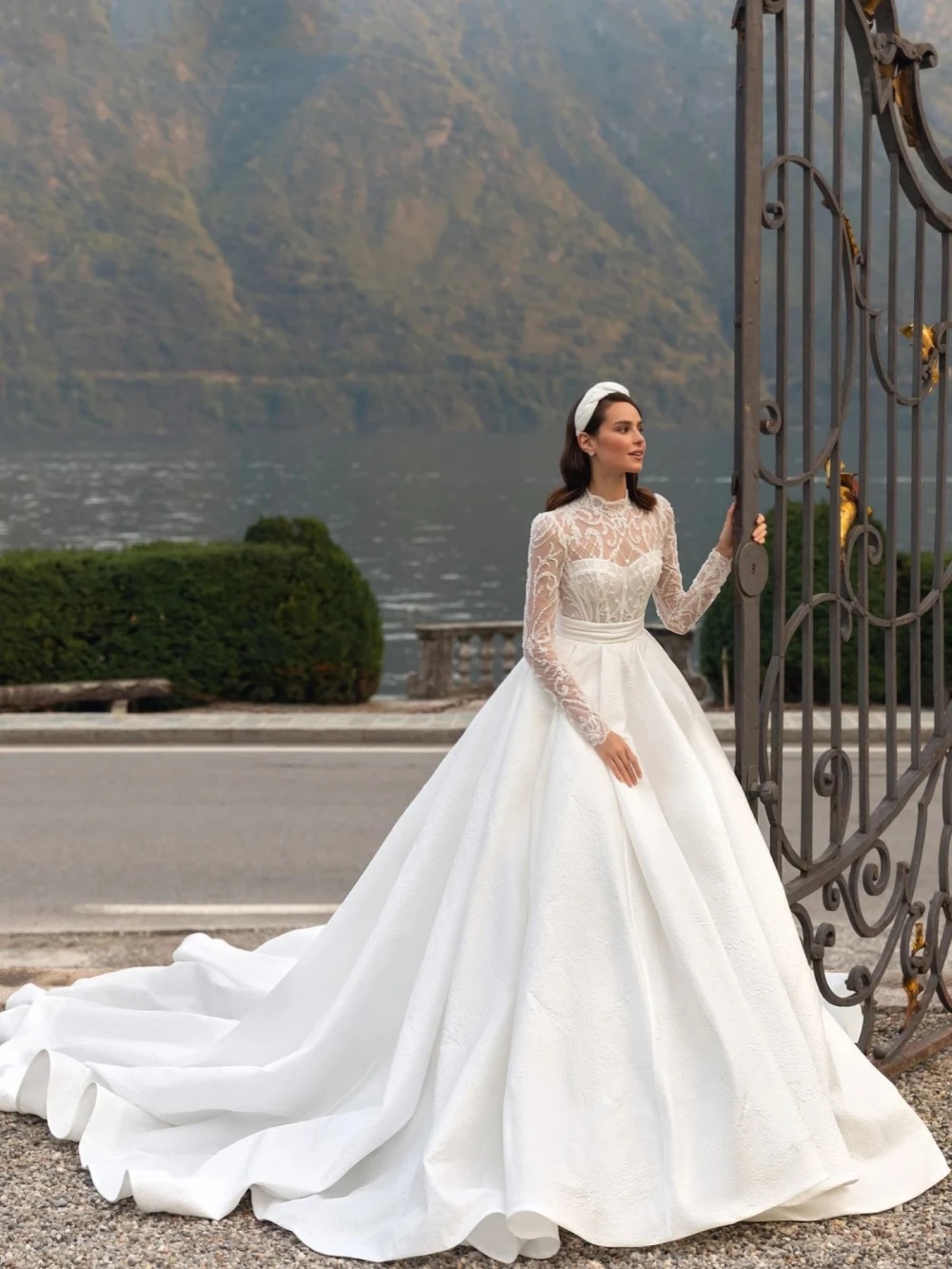 Elegant A e Women Wedding High Collar Long Sleeves Bridal Gowns Appliques Sequins Sweep Train Dress Custom Made vestidos de novia
