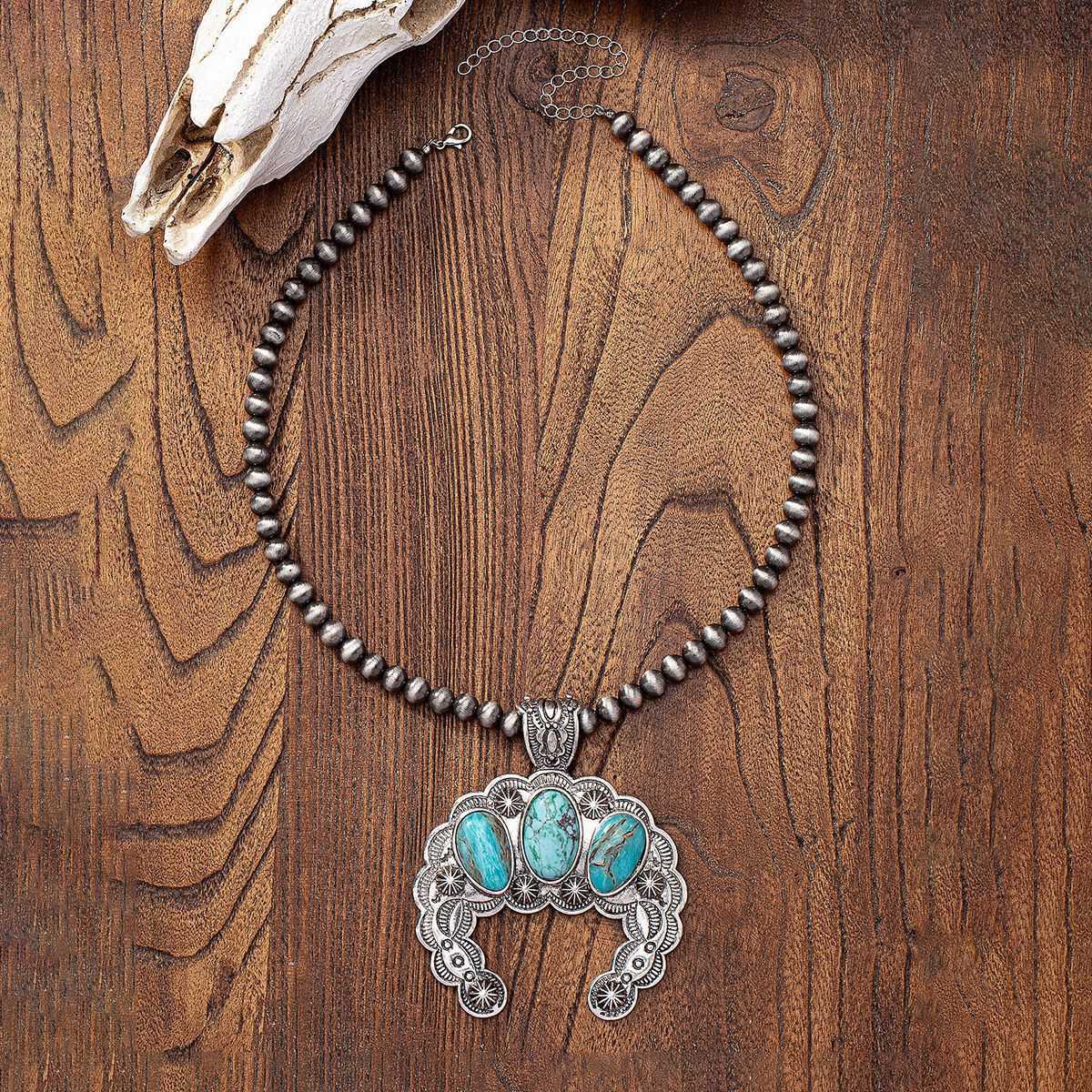 Pendant Necklaces Qingdao Daiwei Jewelry 1 turquoise horseshoe exaggerated pendant necklace H25219