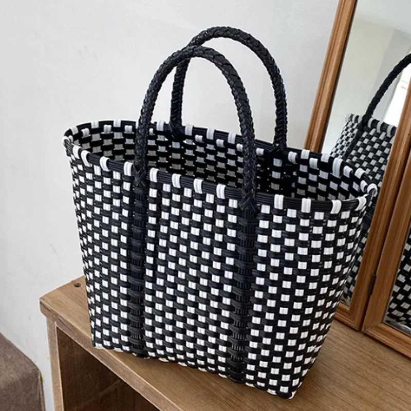 Large Capacity Tote Bag Fashion Vacation Women Bag New Portable Plastic Hand-Woven Bag Summer Beach Bag Z250219
