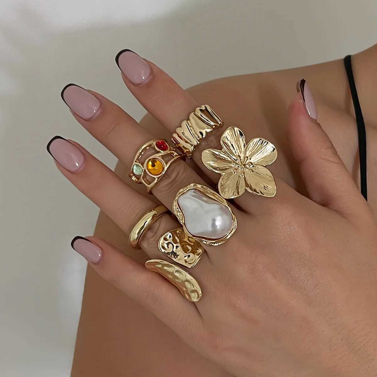 6Pcs Punk Exaggerated Metal Finger Rings Set for Wen Men Vintage Flower Pearl Crystal Europe America Open Rings Luxury Jewelry X250220