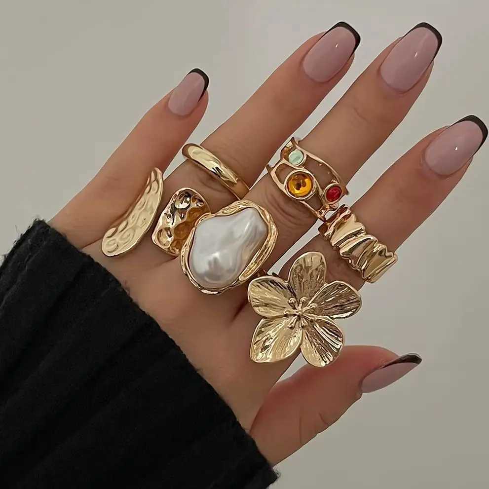 United Kingdom 2025 New Irregar Exaggerated Metal Flower Open Rings Wen Elegant Baroque Imitation Pearl Ring Jewelry Accessories X250220