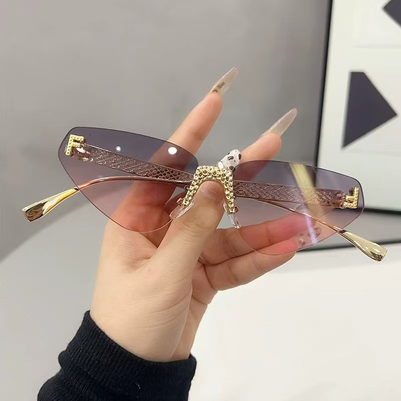 Sunglasses Female Summer UV Protective Sunglasses Men Drive 2025 Trend New Fashion Round Face Net Red Glasses
