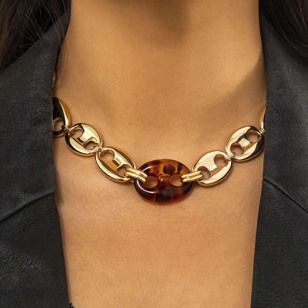 Jewelry: Hip Hop Street Photo Leopard Pattern Spliced Collar with Minimalist Pig Nose Buckle Acrylic Necklace