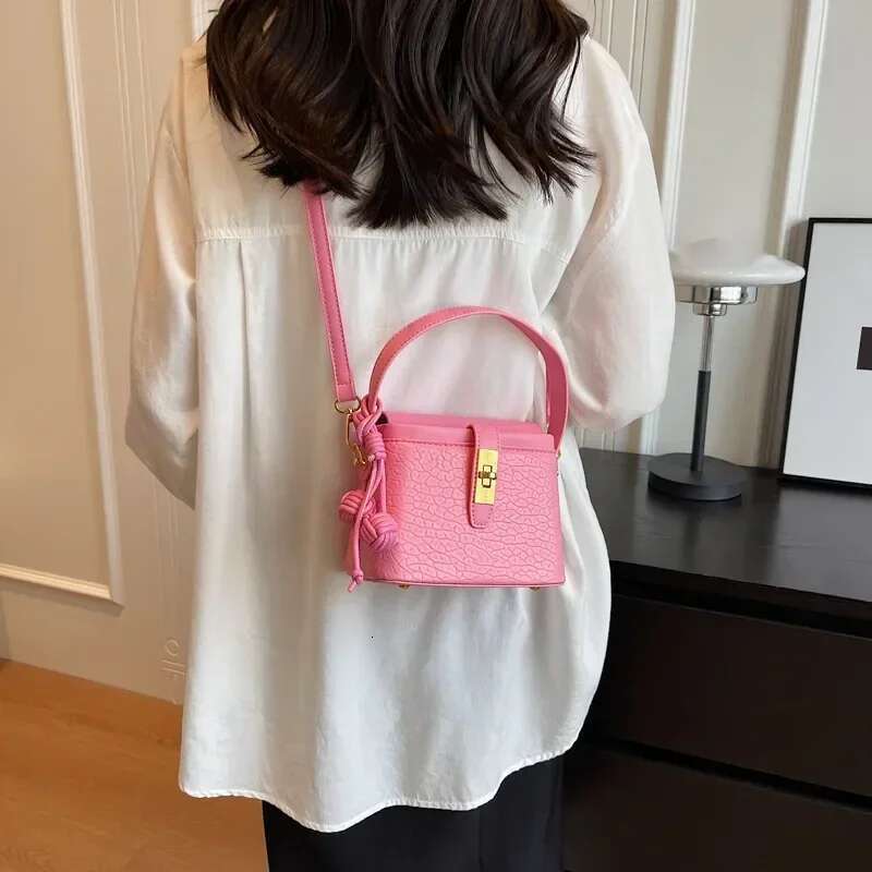 Fashionable And Casual New Leather Minimalist Japanese And Korean Style Single Shoulder Women's Single Shoulder Crossbody Bag