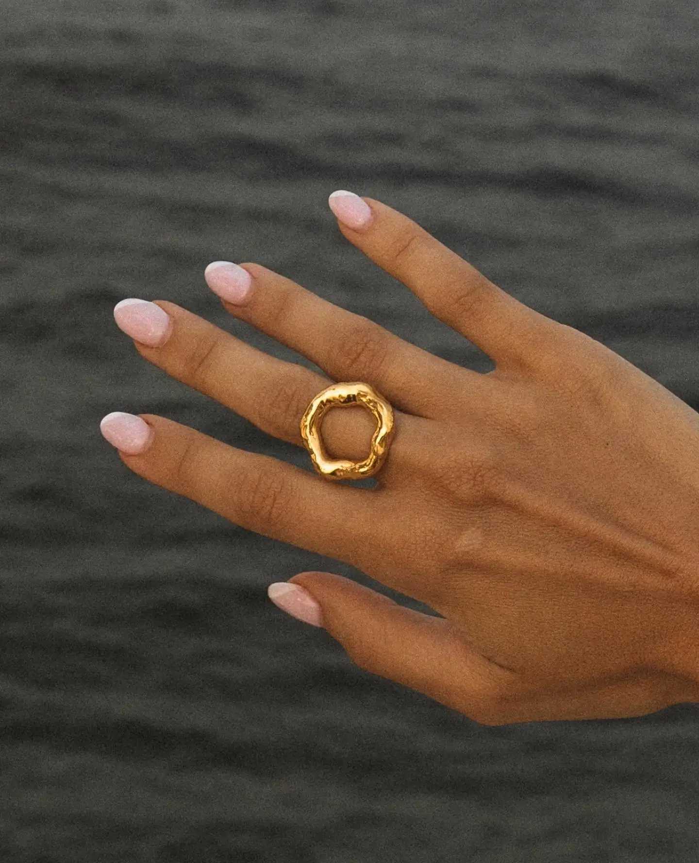 Uworld Vintage Unique Circle Motif Ring Melted Texture Detail For Wen Gold Color Texture Temperament Jewelry Waterproof Gift X250220