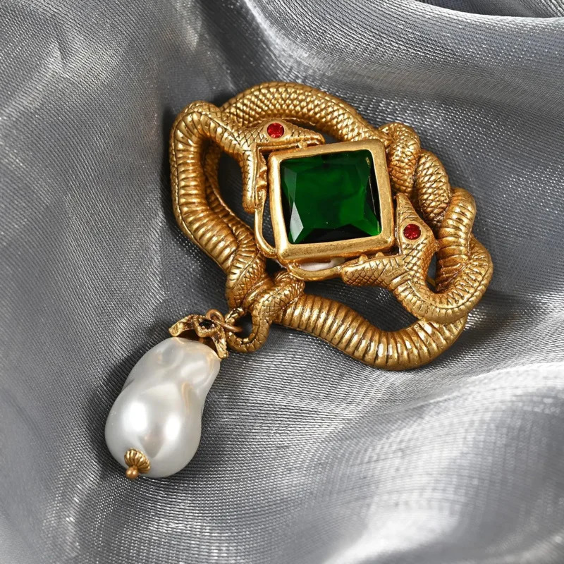 European and American fashion trend Double headed Spirit snake Pearl brooch for women 250220