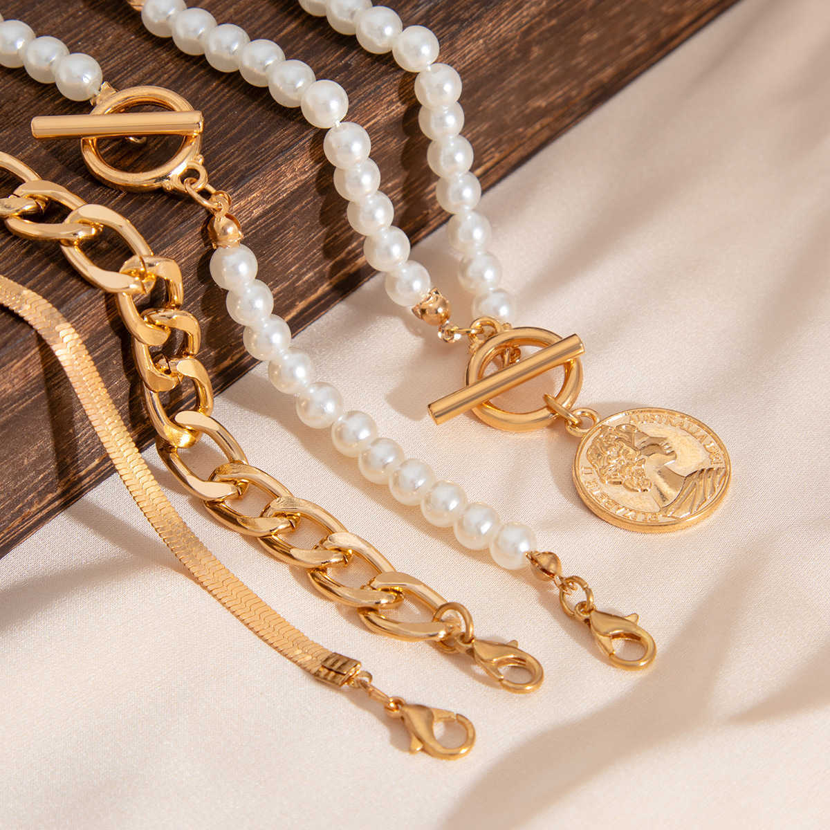 Charm Bracelets Jewelry ins Pearl Beads Flat Snake Chain Bracelet Irregular Metallic Brelet Set H25220 2 2OUM