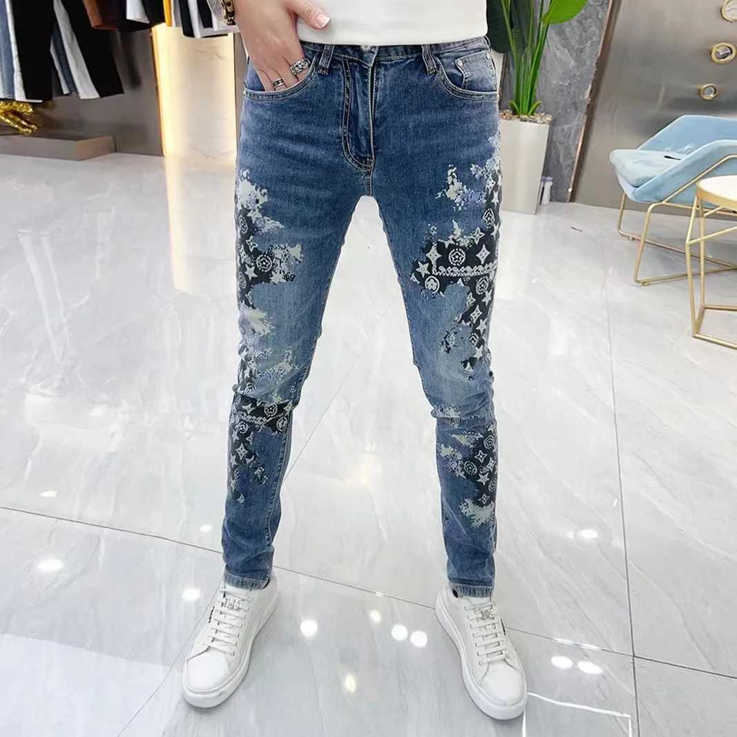 2023 Mens Skinny Jeans Brand Graffiti Printed Jeans Mens Spring Summer Personality Wash Elastic Slim Man Small Foot Denim Pants X250220