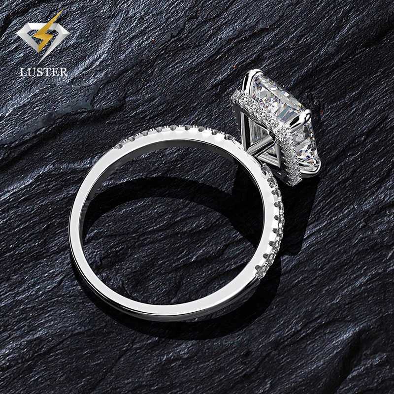 Luster Jewelry Luxury Design 18k Gold Engagement Wedding GRA Emerald Moissanite Diamond Ring for Women