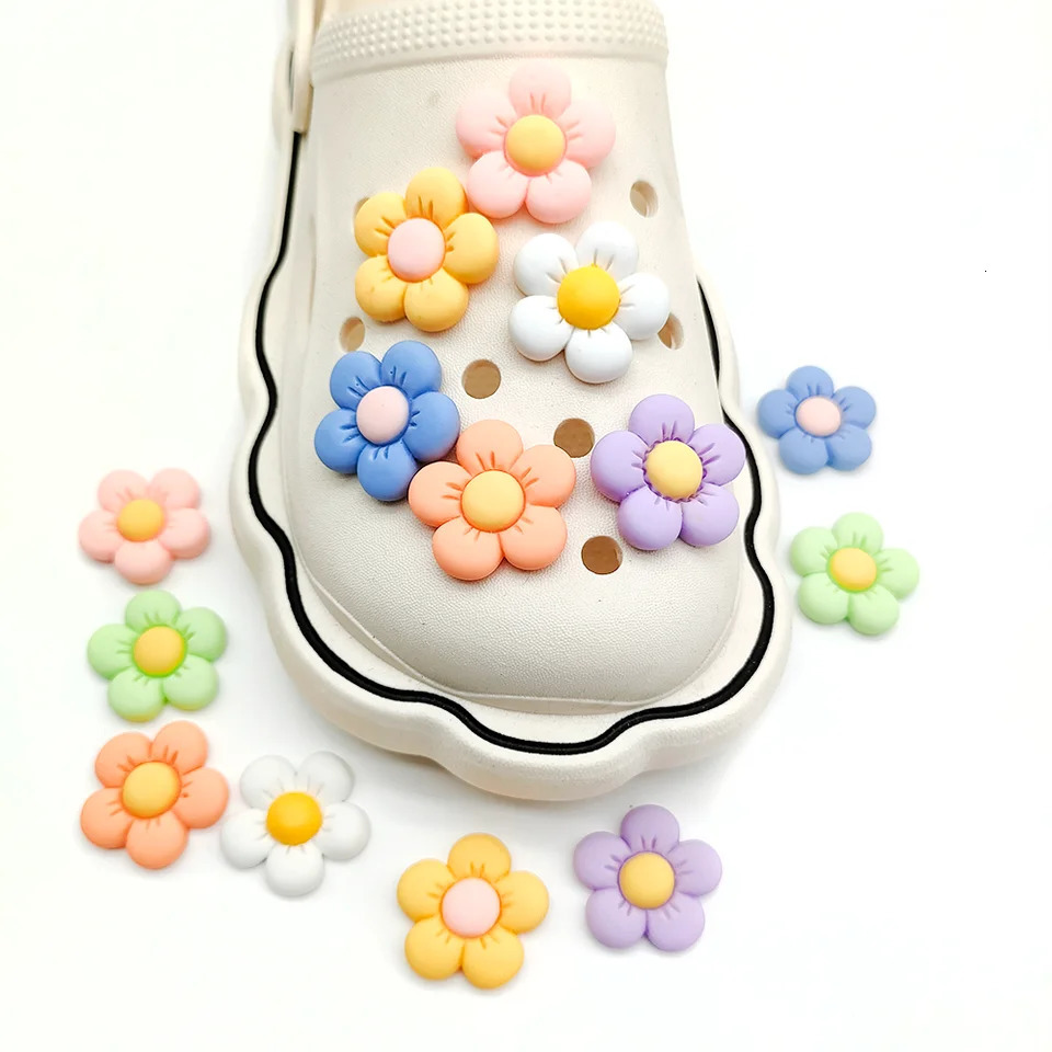 114Pcs Petal Colorful Flower Shoe Charms Designer DIY Shoes Decaration For Garden Clogs Accessories Kids Women Girls Gifts 250219