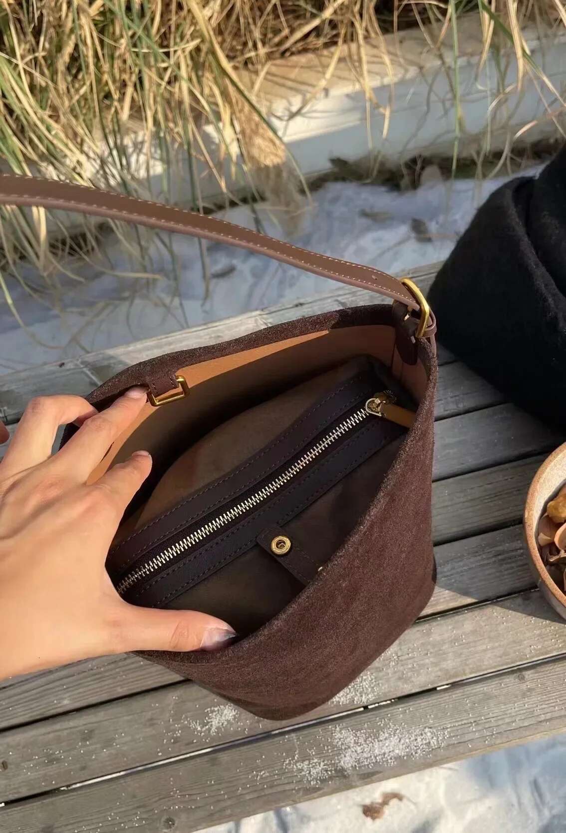 Chic Stylish Design Matte Coffee Bucket Tote Vintage Suede Cow Leather Women Handbag Daily-Use Chamois Lady Single Shoulder Bag