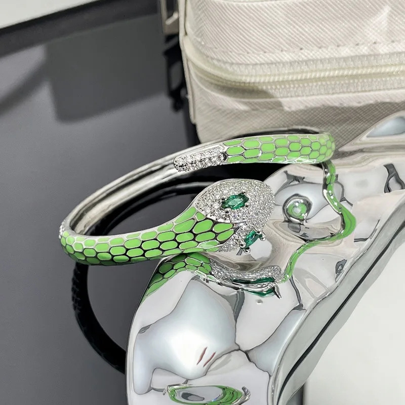 European and American dominating snake head bracelet green enamel niche exotic snake fashion cool personality bracelet girl 250220