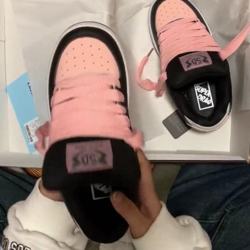 New Personalized Lightning Black Pink Women's Designer Bread Shoes Breathable Multifunctional Sports Shoes Student Casual Niche Height Increasing