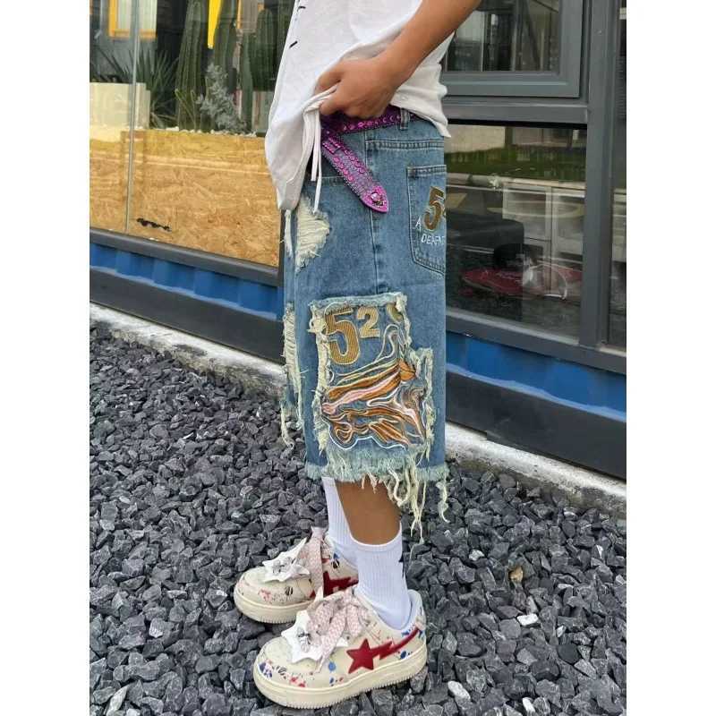 New Hip Hop Gothic Ripped Denim Shorts for Men and Women Casual Baggy Sweatpants Oversized Letter Embroidered Five Quarter Pants X250220