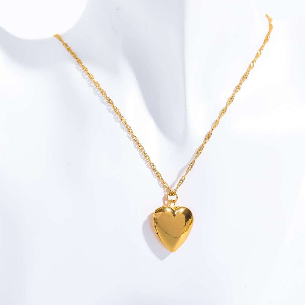Stainless steel heart-shaped opening and closing photo album oval smooth surface picture box, envelope necklace, plated with real gold for color prese