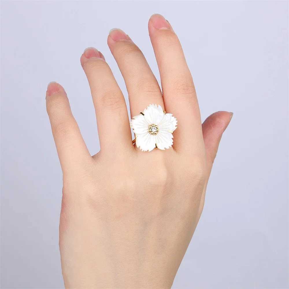 Delicate Stainless Steel Flower Open Rings For Wen Rantic Fem Finger Rings Party Wedding Fashion Jewelry Girls Gift 2024 X250220