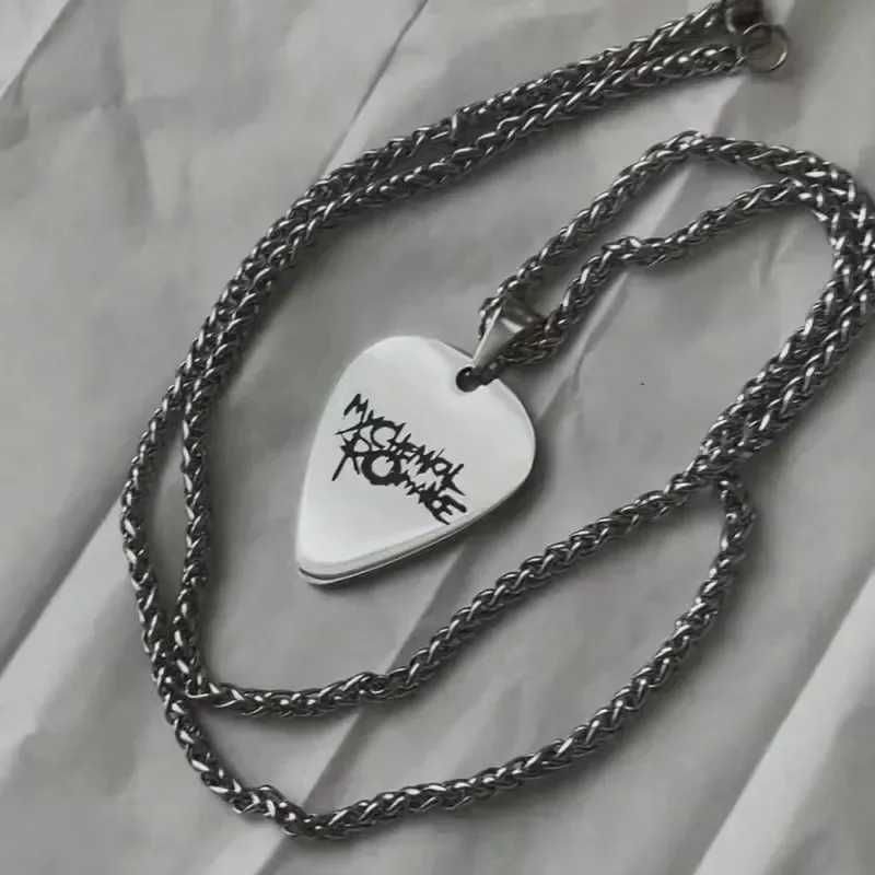 My Chemical Romance Cosplay Stainl Steel Necklace Men Women Rock Band Guitar Pick Pendant Choker Jewelry Accories GiftsXJ250219