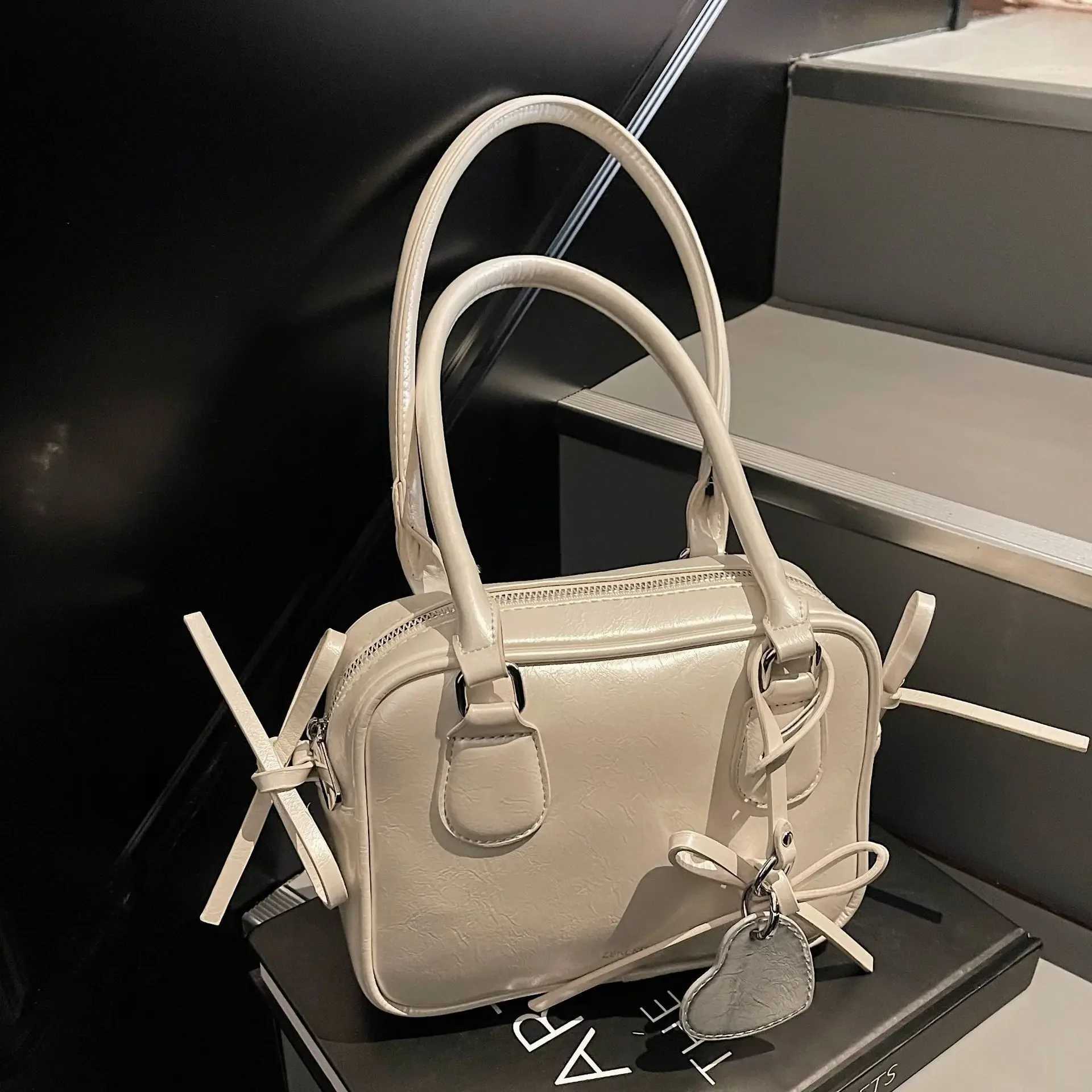 Niche Bow Bowling Bag Womens 2025 New Fashion Versatile Underarm Bag Large-capacity Work Commuter Bag Y250218