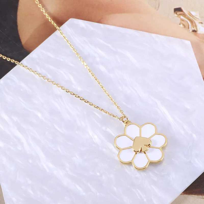 Pendant Necklaces KS European and American New Simple Classic Versatile Fashion Enamel Daisy Flower Heart Necklace J250217MF57