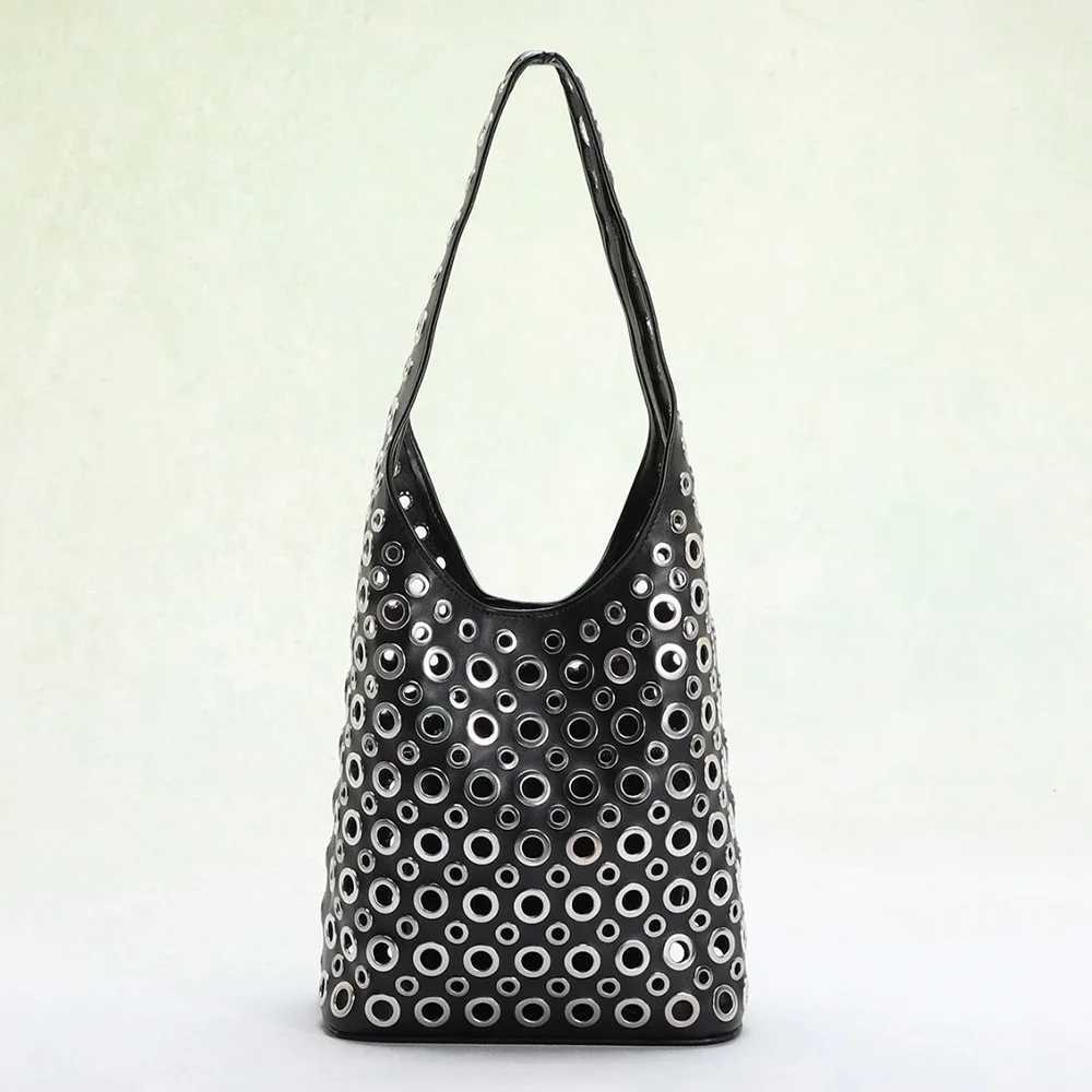 Punk bucket bags for European and American women hollow womens shoulder bags retro metal rings designer handbags black wallets Y250218