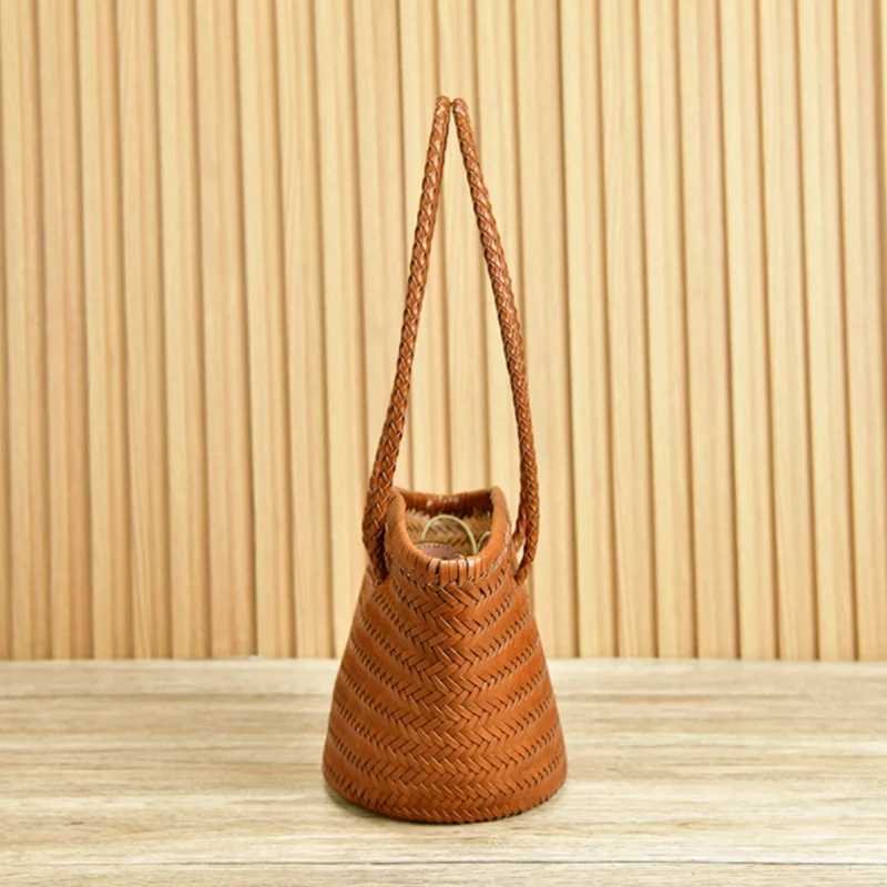 Head Layer cowhide Braided One Shoulder bucket Bag Vintage leather Handmade Vegetable Basket Bag Travel Beach Tote Bag Z250219